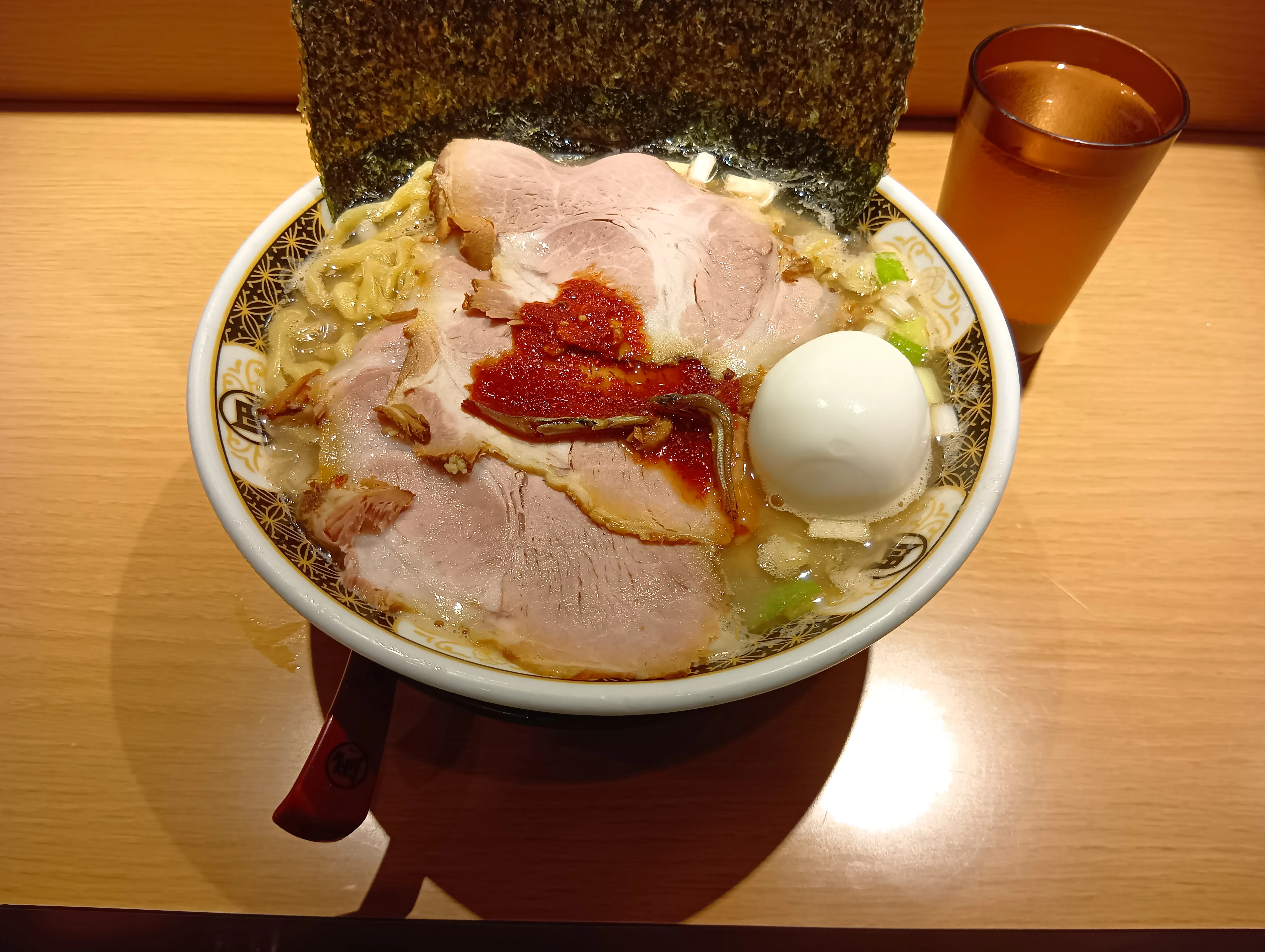すごい煮干ラーメン凪 西新宿7丁目店 写真2